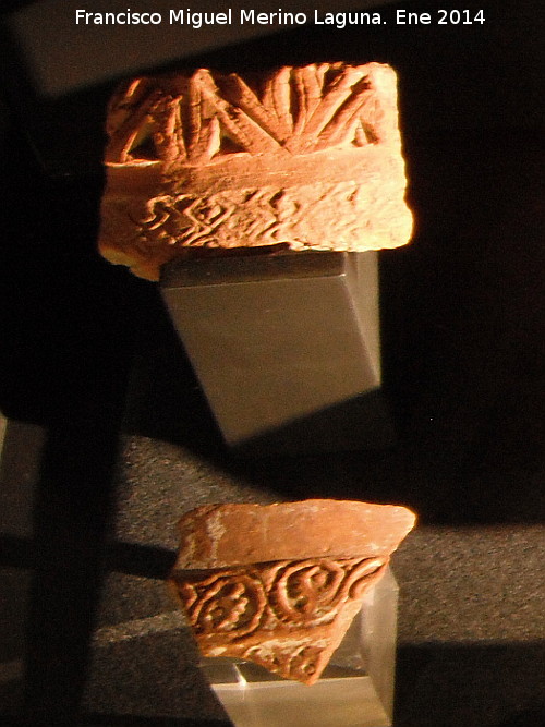 Castillo de San Miguel - Castillo de San Miguel. Fragmentos de tinajas islámicas siglos XII-XIV