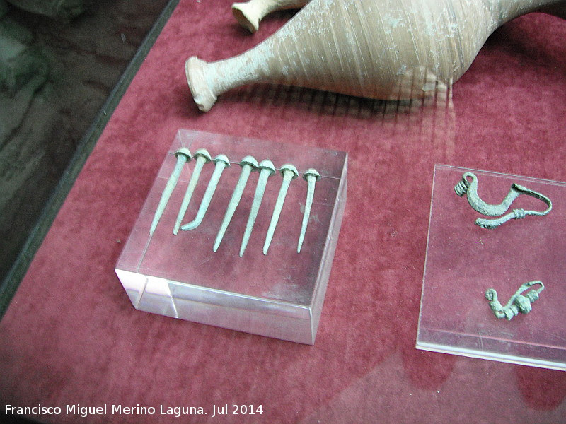 Necrópolis de Puente de Noy - Necrópolis de Puente de Noy. Clavos. Museo Arqueológico de Almuñécar
