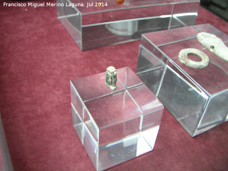 Necrópolis de Puente de Noy - Necrópolis de Puente de Noy. Museo Arqueológico de Almuñécar