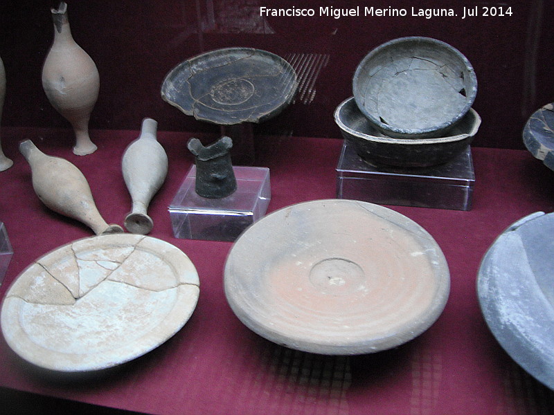 Necrópolis de Puente de Noy - Necrópolis de Puente de Noy. Museo Arqueológico de Almuñécar