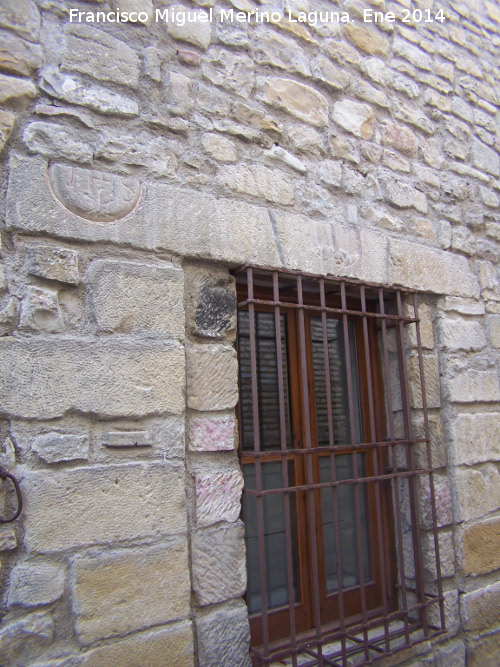Casa de la Calle Canónigo Melgares nº 9 - Casa de la Calle Canónigo Melgares nº 9. Dintel antiguo