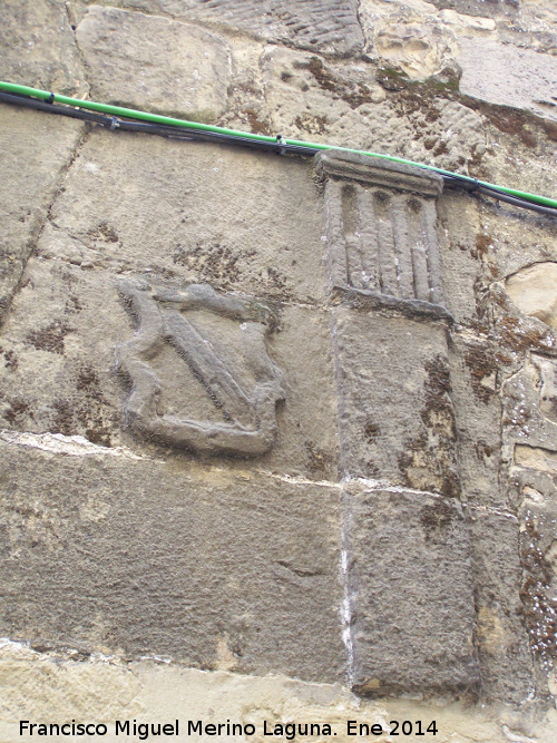 Casa de la Calle Alta nº 10 - Casa de la Calle Alta nº 10. Escudo y pilastra derechos