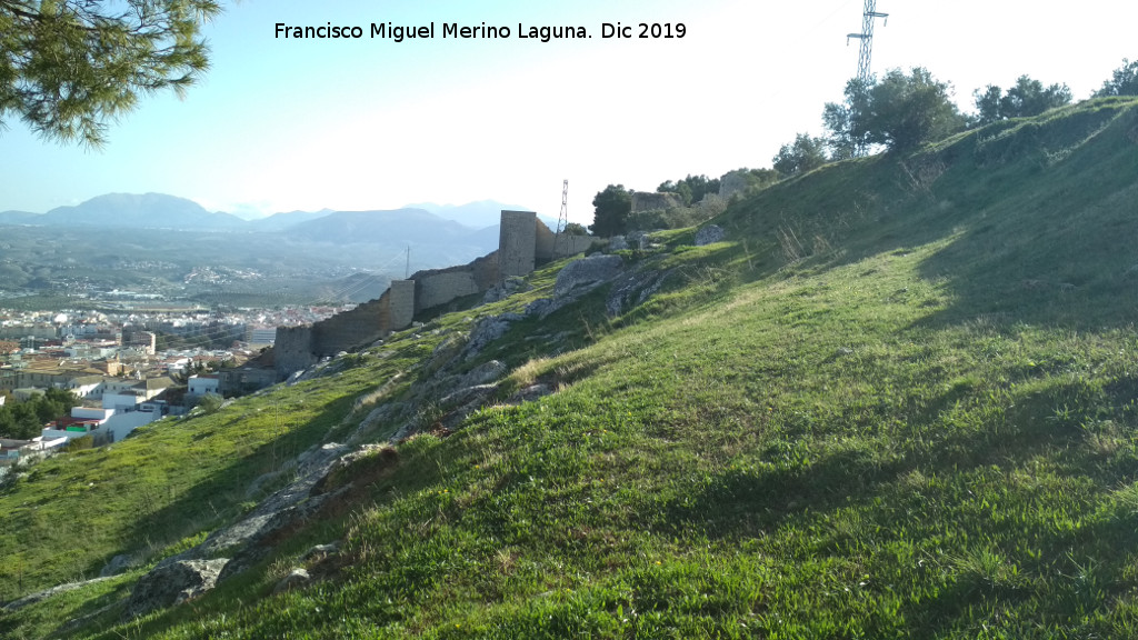 Oppidum del Cerro de Santa Catalina - Oppidum del Cerro de Santa Catalina. Al fondo la muralla medieval