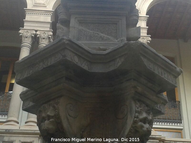 Fuente de Diputación - Fuente de Diputación. Inscripción lateral