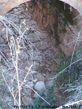 Puente del Camino de la Sierra. Solería del cauce