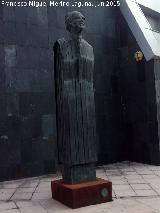 Monumento a Cesáreo Rodríguez Aguilera. 