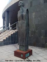 Monumento a Cesáreo Rodríguez Aguilera. 