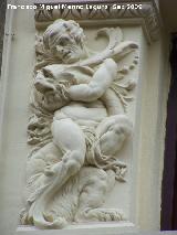 Edificio de la Calle Bernabé Soriano nº 18. Enmarque izquierdo de ventana