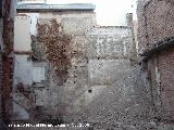 Muralla de Jaén. Torreones y lienzos de la Calle Millán de Priego nº 71. Torreón a la izquierda y muralla al fondo del solar nº 71 de Millán de Priego