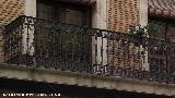 Edificio de la Calle Bernabé Soriano nº 20. Detalle del balcón corrido