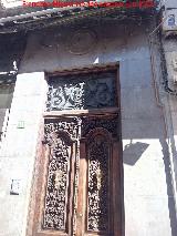 Casa de las Cariátides. Puerta a la Calle Bernabé Soriano