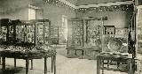 Museo Arqueológico Nacional. Postal antigua de sala con vasos griegos y etruscos