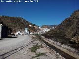 Molino del Río Cambil. Caz y Cambil al fondo