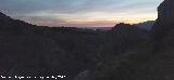 Camino de la Canalizaci�n de Los Villares. Amaneciendo