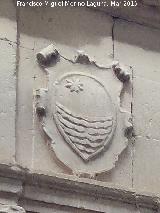 Casa de la Calle Calderón nº 7. Escudo izquierdo