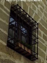 Casa de la Calle del Rojo nº 38. Reja de rosetas