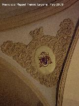 Iglesia de San Juan Bautista. Escudo del obispo de Jaén Don Félix Romero Menjíbar
