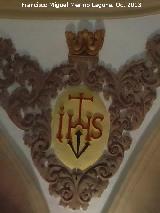 Iglesia de San Juan Bautista. Siglas de Jesucristo en la cúpula
