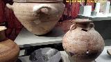 Hipogeo de Hornos de Peal. Gran vaso hemiesférico con cuatro asas, urna cineraria femenina. Museo Ibero de Jaén