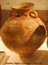 Hipogeo de Hornos de Peal. Urna funeraria globular con asas femenina de la primera mitad del siglo VI a.C. Museo Provincial de Jaén