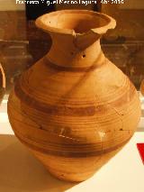 Hipogeo de Hornos de Peal. Urna funeraria masculina de bandas rojas. Segunda mitad del siglo VI-V a.C. Museo Provincial de Jaén