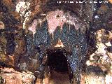 Oratorio visigodo de Valdecanales. Bóveda de cañón central con la puerta a su habitáculo
