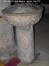 Iglesia de Santa María del Collado. Pileta de agua bendita