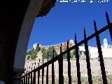 Iglesia de Santa María del Collado. Castillo desde el porche trasero