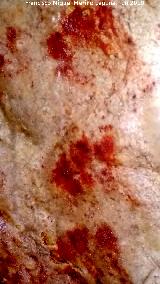 Pinturas rupestres y petroglifos de la Cueva de Doa Trinidad. 