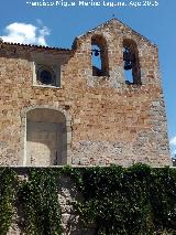 Ermita de San Segundo. Espadaña y puerta cegada