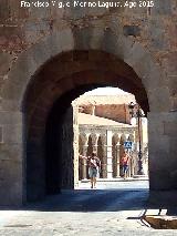 Puerta de San Vicente. Intramuros