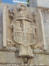 Palacio del Rey Niño. Escudo lateral en la parte nueva de Correos