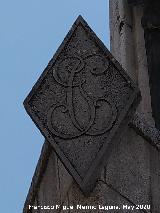 Virgen Monumental del Santuario. Iniciales