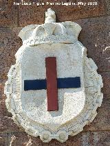 Virgen Monumental del Santuario. Escudo trinitario