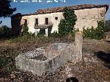 Cortijo de los Baños. Lavadero y cortijo al fondo