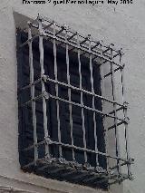 Casa de la Calle Ramón y Cajal nº 6. Reja de rosetas