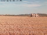 Cortijo de Alcázar. Al fondo a la izquierta Torre de Alcázar