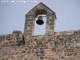 Castillo de Sorihuela. Espadaña y restos de matacán