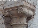 Columna de la Calle Peñuelas. Capitel