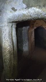 Ermita de San Torcuato. Columnas talladas