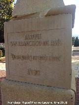 Monumento a San Francisco. Inscripción en relieve
