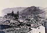 Historia de Jaén. Siglo XIX. Foto realizada por Charles Clifford en 1862, con la visita de la Reina Isabel II. Se observa la antigua torre del convento de San francisco ahora Diputación