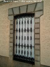 Casa de la Avenida de Andalucía nº 73. Rejería de planta baja