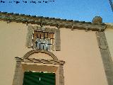 Casa de la Avenida de Andalucía nº 73. Alero y jarrón