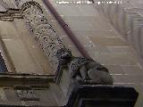 Palacio de Torrente. León con columna con grutescos