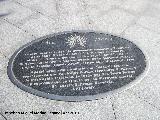 Glorieta de América. Placa de la Coronación de la Virgen de Linarejos