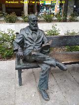 Estatua de Pedro Antonio de Alarcón. 