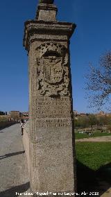 Puente Romano. Escudo e inscripción