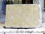 Catedral Vieja. Capilla de San Salvador. Piedra con inscripcin en la ventana