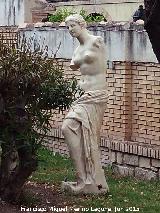 Escuela de Arte José Nogué. Escultura en el jardín